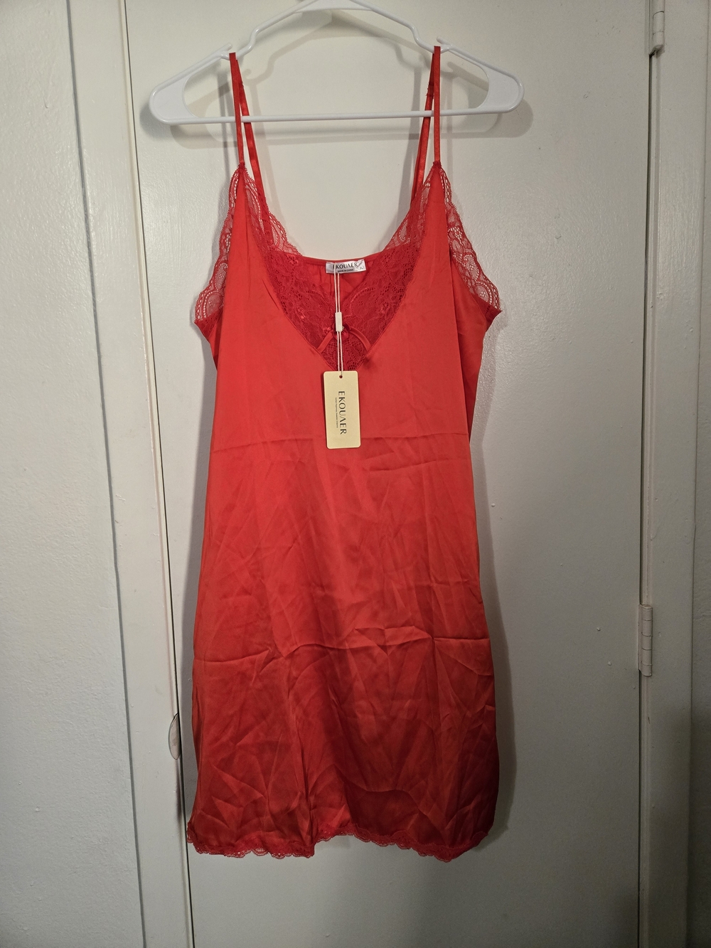 Ekouaer Bright Red Lace-Trim Slip